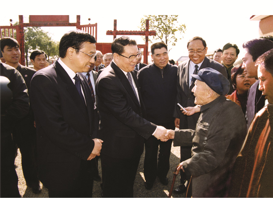 中共中央政治局常委、國(guó)務(wù)院總理（時(shí)任河南省委書記）李克強(qiáng)，原中共中央政治局常委李長(zhǎng)春接見吳培文