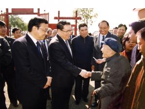 中共中央政治局常委、國務(wù)院總理李克強(qiáng)（原河南省委書記）李克強(qiáng)、原中共中央政治局常委李長春接見吳培文老先生